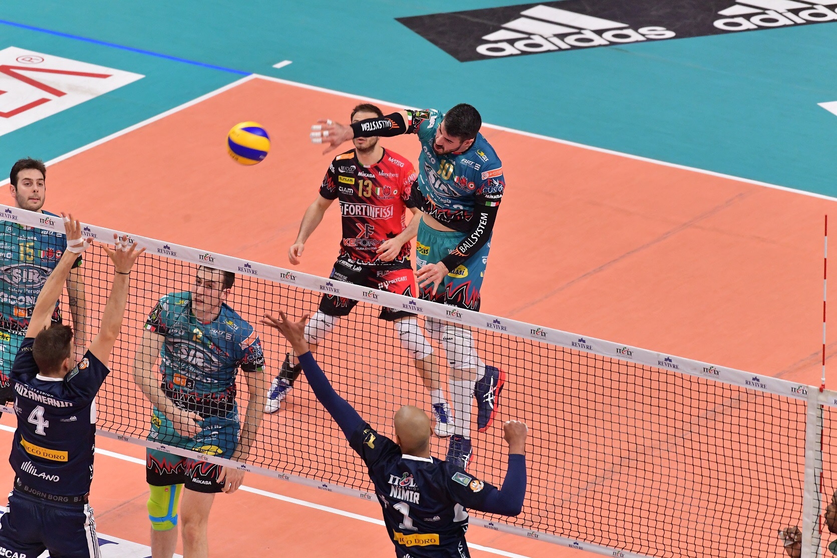 C8BDA21B-928F-4D16-B0CF-8032B1DFA635