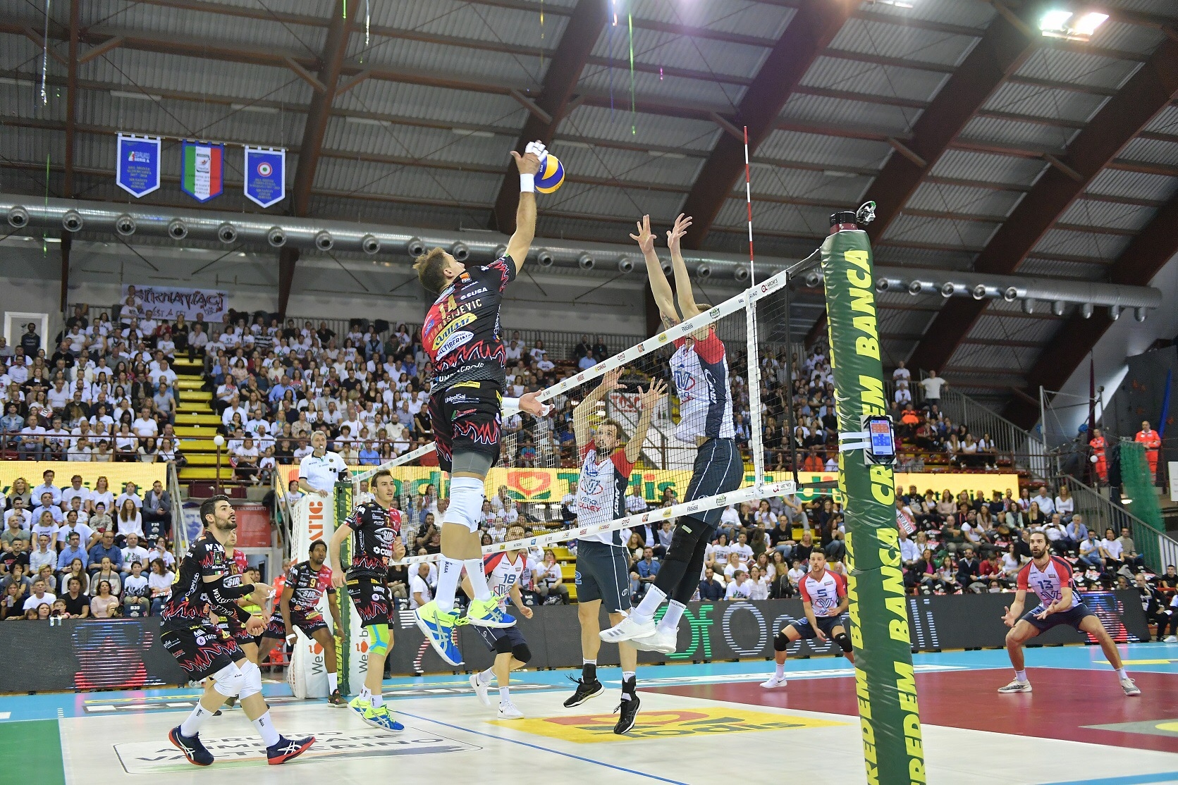 E275158A-F8DF-4FDF-AC75-C744EF621A52