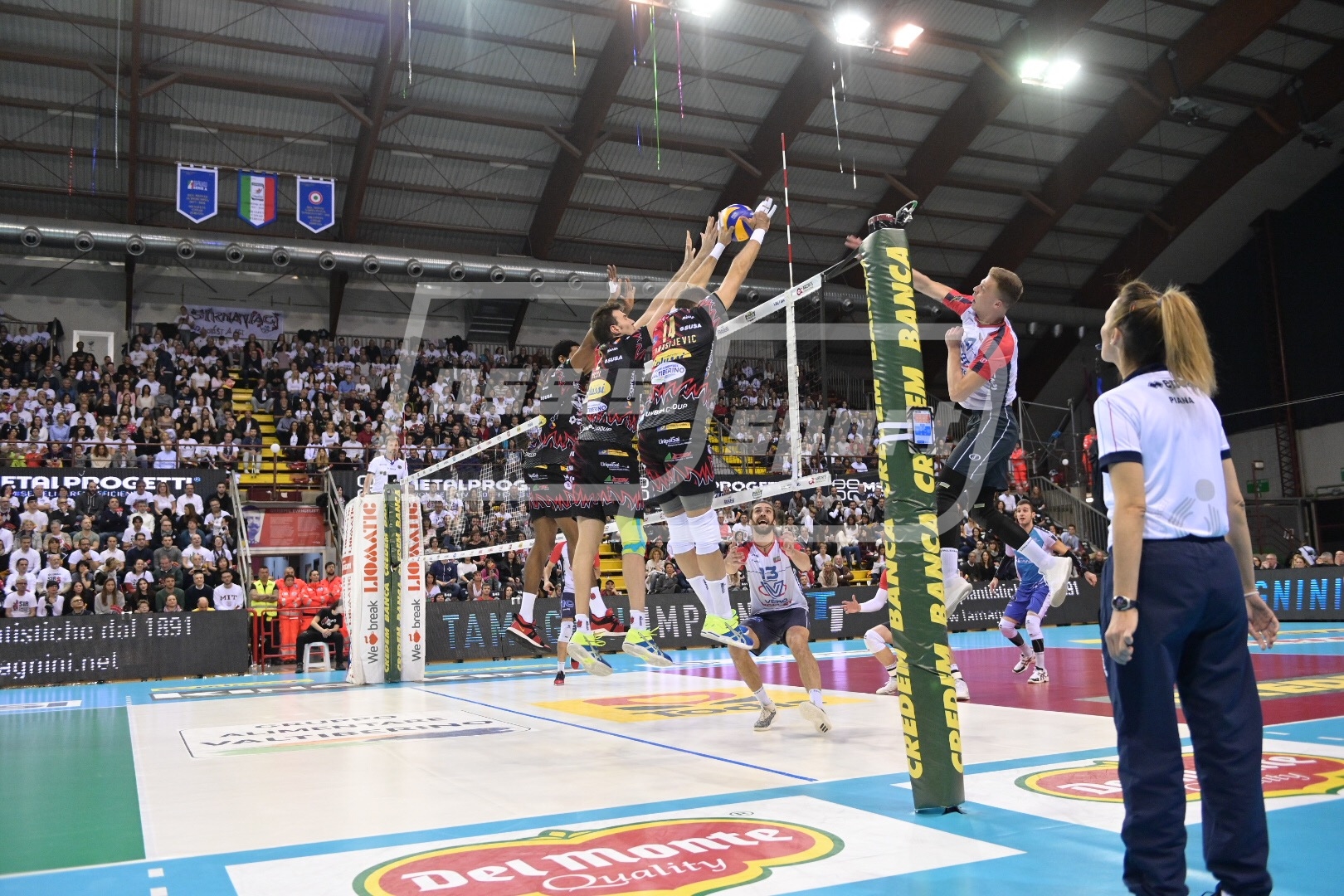 4E6DE729-470F-4070-AAE3-F2AC83C0CA63