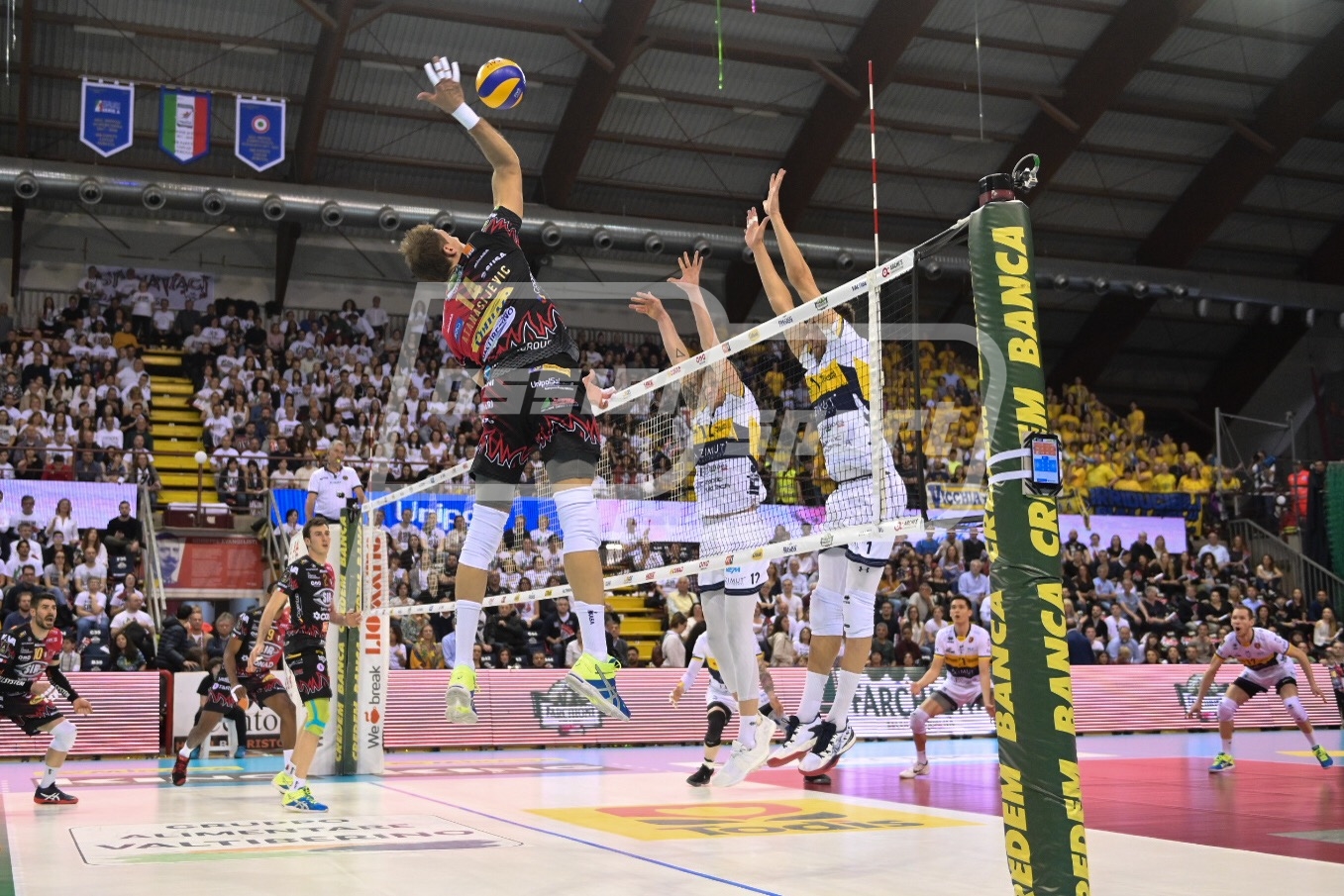 866306DA-4054-47F0-AE9D-C99D496577E9