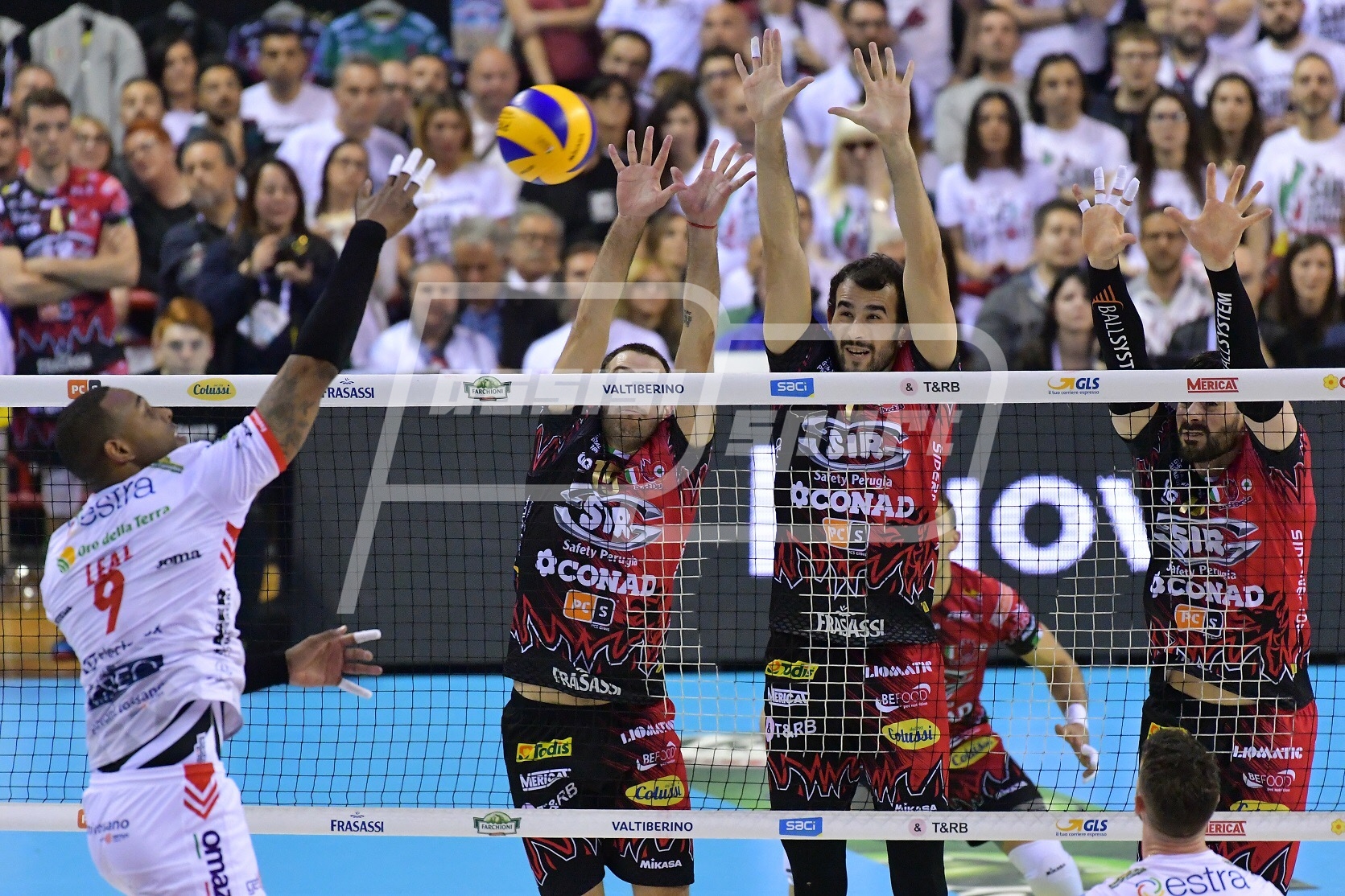 4A7244D8-5F69-40B2-AA5A-4D43E75D9439