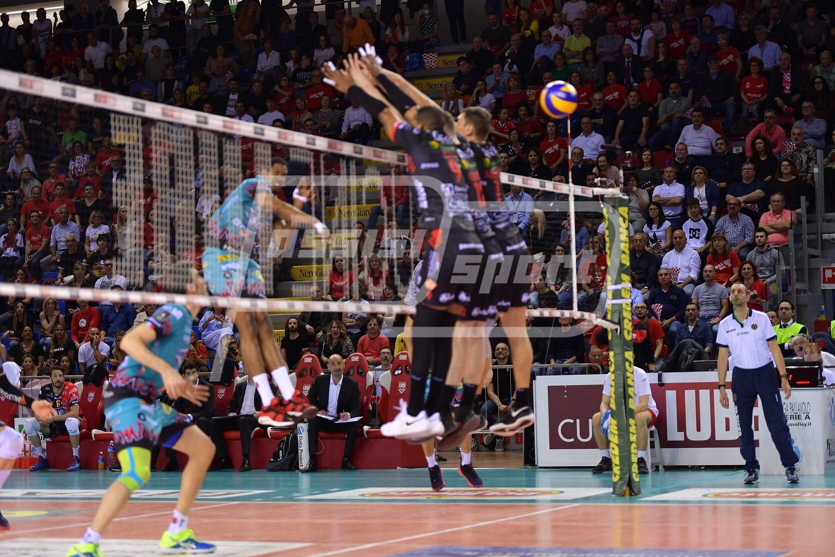 D839D2CD-0870-477E-A7E5-74C4040B6D81