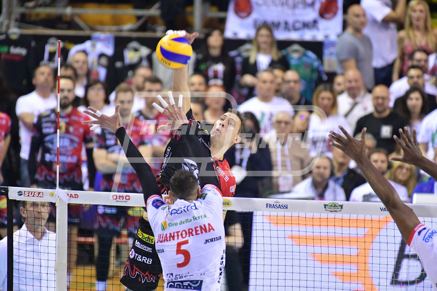 EA001D42-019F-4CD4-A5BC-B041747B9203