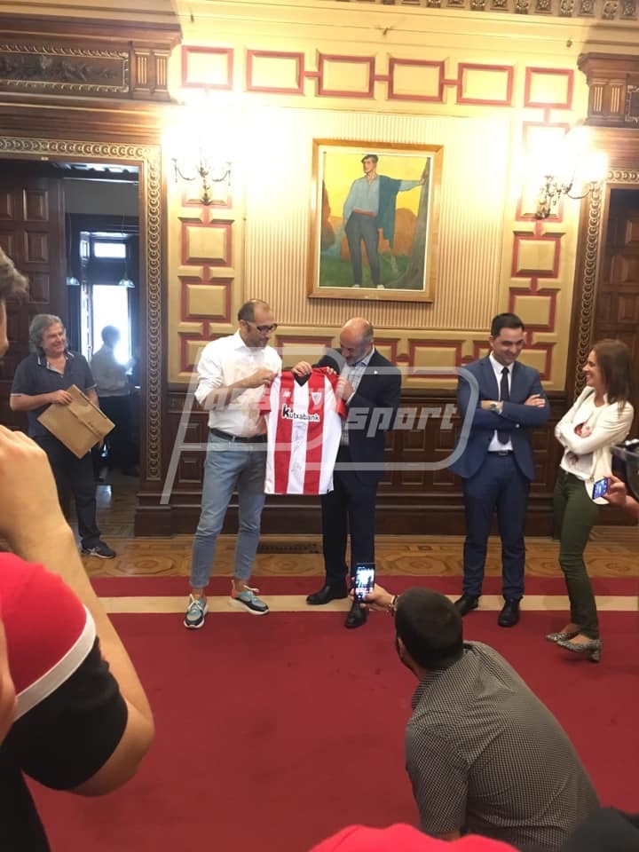 6EE602E6-7953-4BCF-9B8C-455DF9FBE8F7