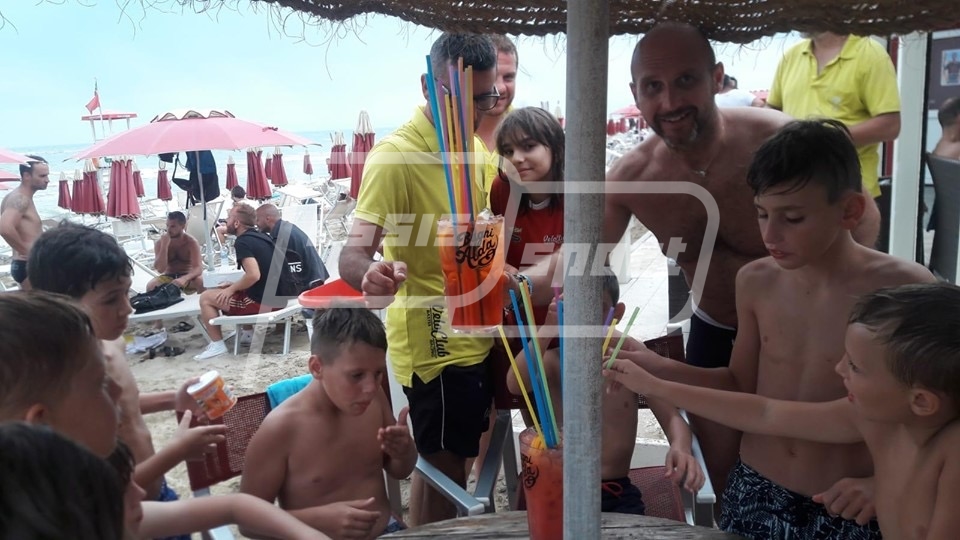 F39B4C93-5F0B-4206-A747-E0B30BCC17B4