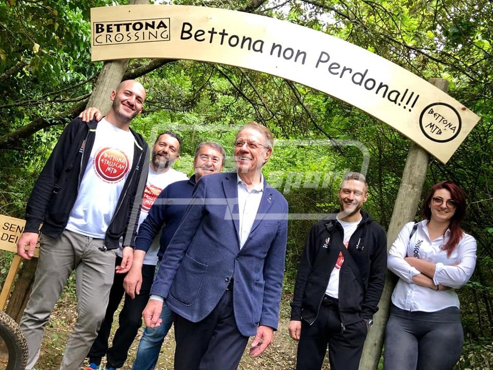 1A12CEF3-61F5-4791-AFE9-B16CE948F49B