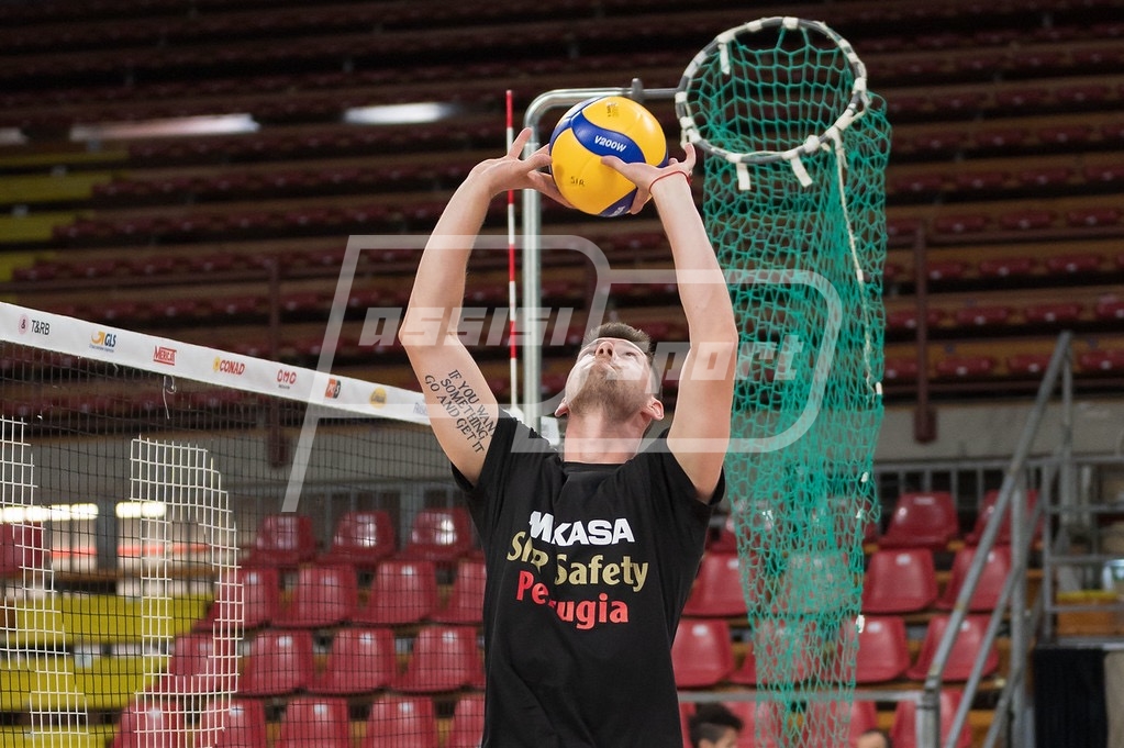 64501FD5-4BCF-4A03-9730-55AE067395D8