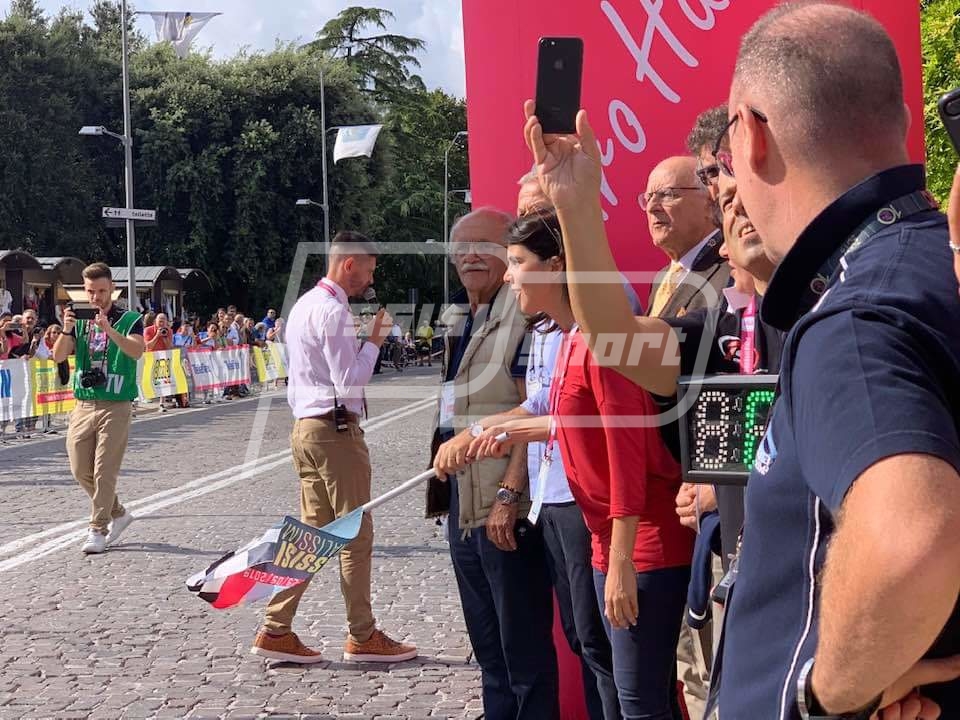 1940160B-0DCF-44FE-8FF4-F92FB7ADC8F5