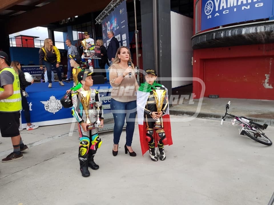 1969E5C3-33C4-458E-97FE-A239C99C3D5A