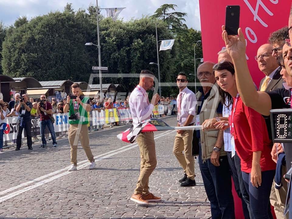 AADC40BB-7D83-4A54-BC20-CE8FAE6323E2