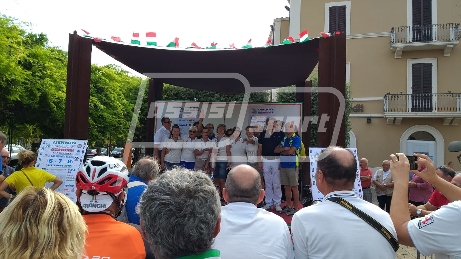 E2A2D3B6-B5DE-409D-A817-F4C9996E7389