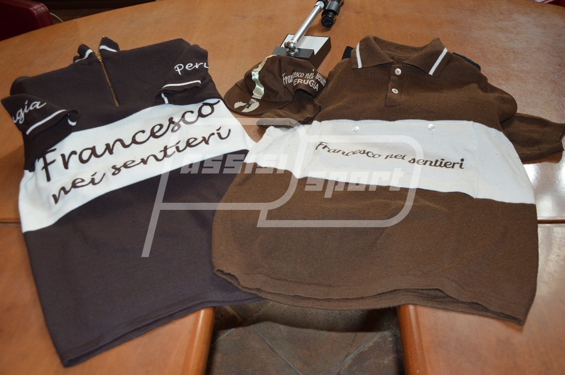 Le magliette d epoca di Francesco nei sentieri