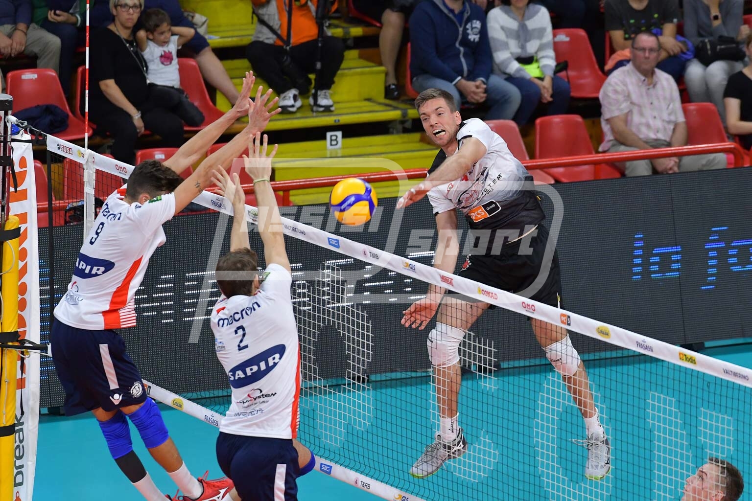 18C296E6-0386-4F04-9FBF-7ACCC4D824E8