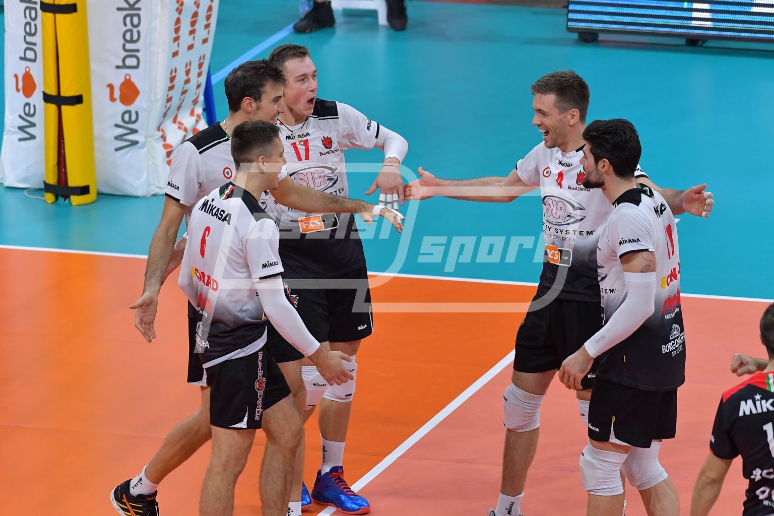 6B18F611-5CFA-4DF8-8A8E-D300EA756820