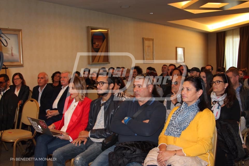 E8A40DDF-598B-4902-A4F0-1465963016BC