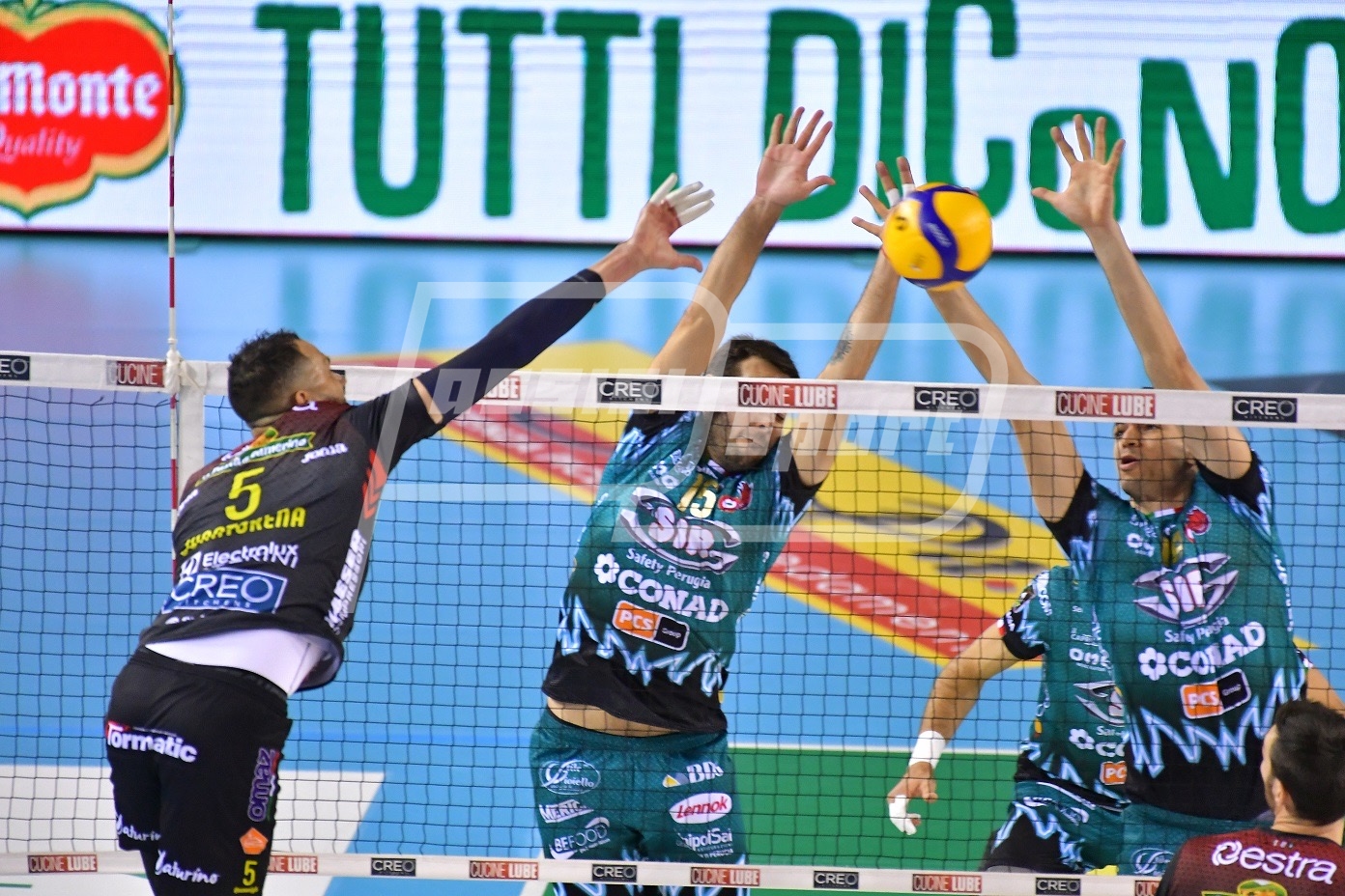 12AD5B9F-95E3-4695-9ECA-38668E329B17