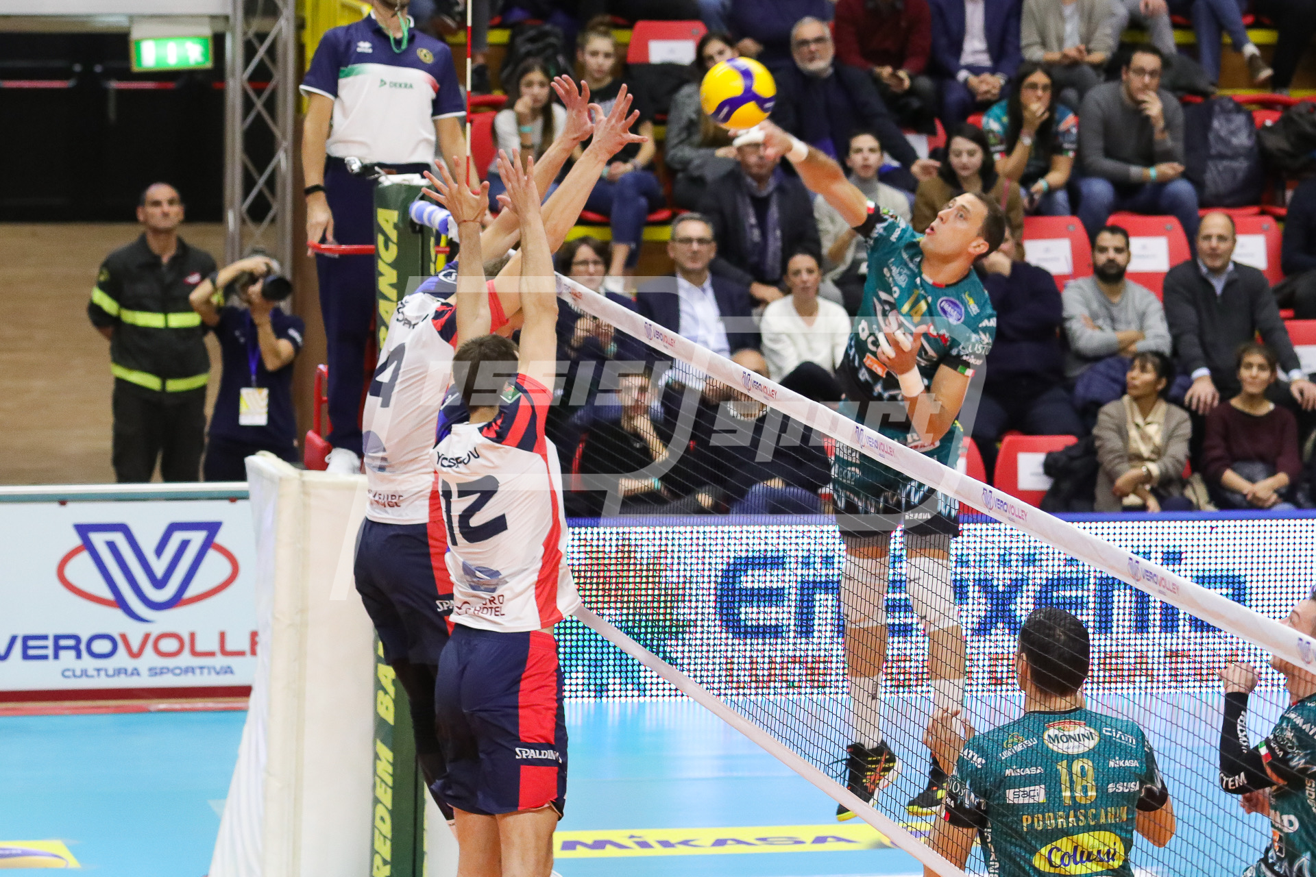 1A608935-C15F-4D34-BB8B-90771A46080F