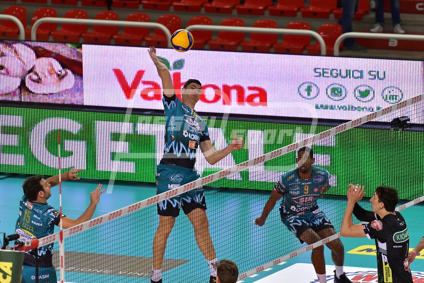 40DAD612-1650-4C38-8DA9-B81CB6F95687