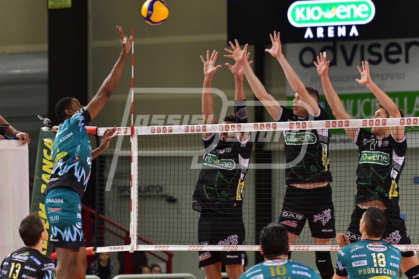 730C9C02-66A5-43F0-A872-0D53A2E86D9B