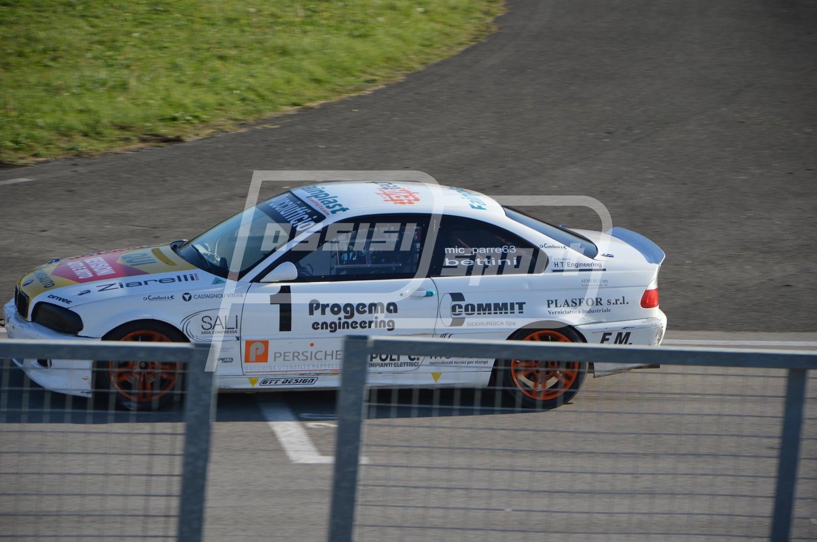 B546F06F-28A4-4BEF-AF9B-3C90D0935B07