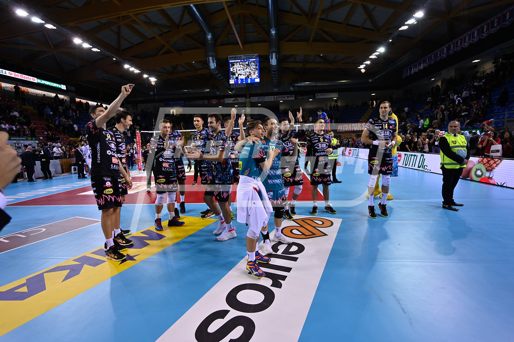 EEBE373F-9D74-4EE2-890C-EEA2F852883C