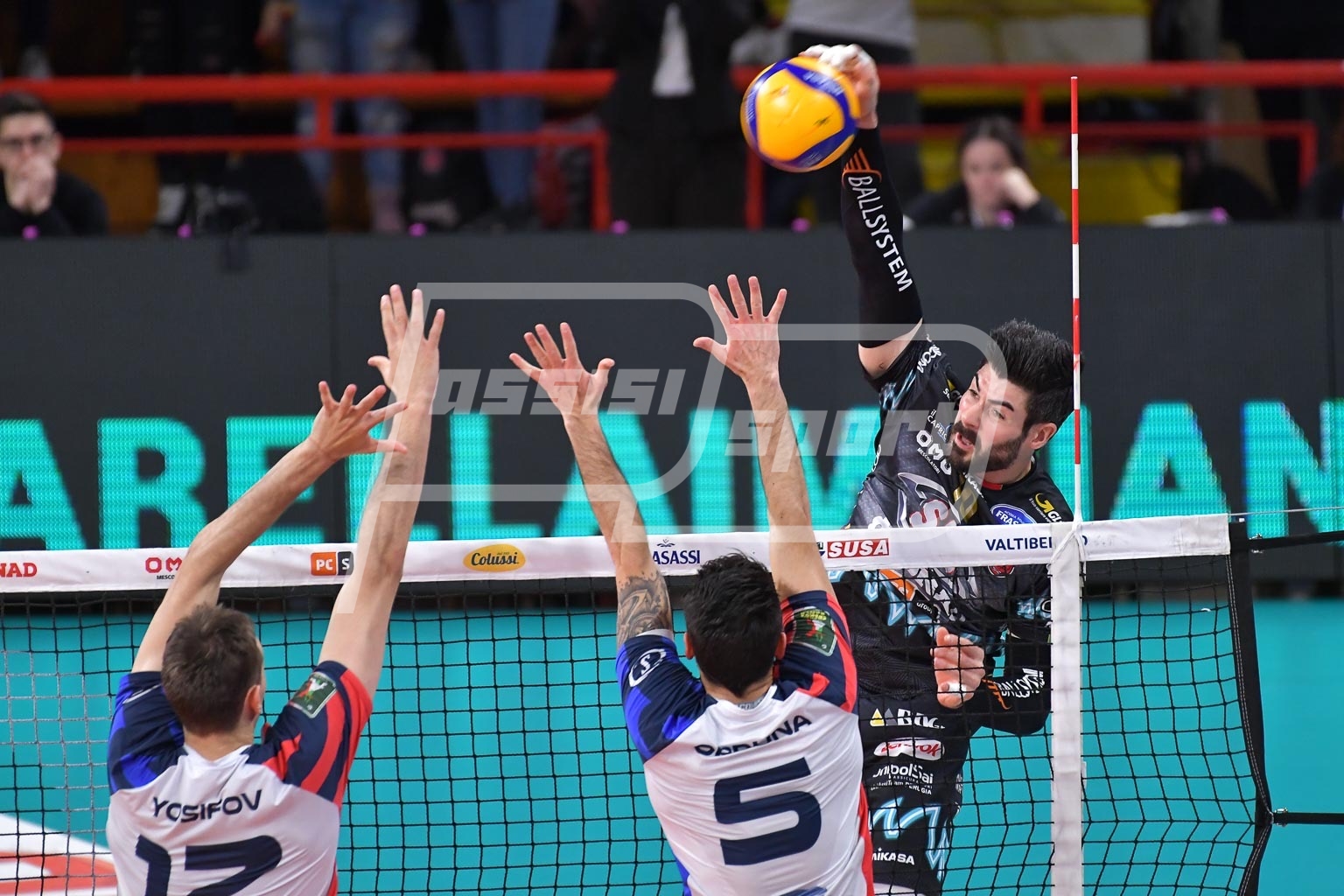 160BF6E7-4143-4EF2-B7FE-208333A0481F