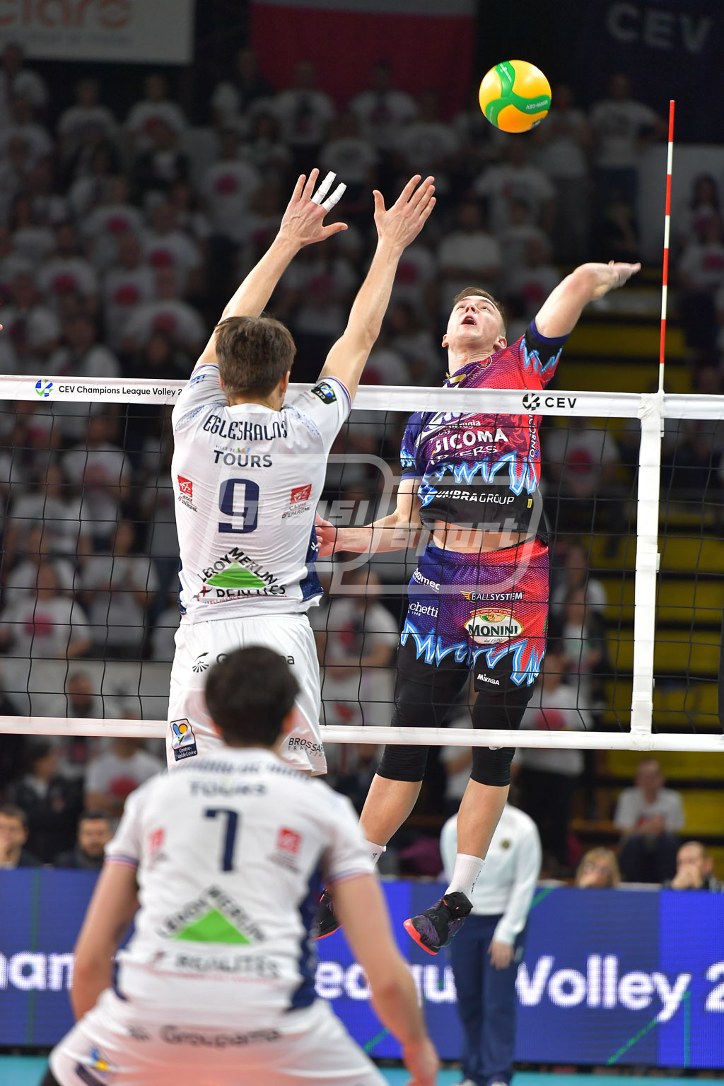 52A7A6CA-0505-4813-834E-CF4569CFBB8A