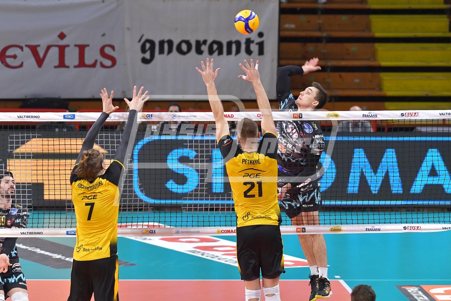 74B23664-CCA0-4A5D-80A2-0B8AAB078A8A