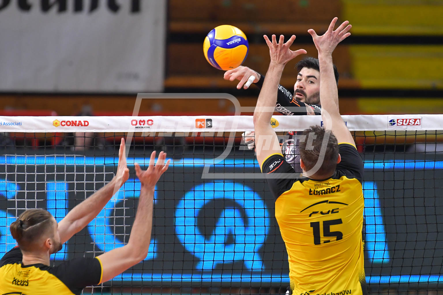 B808C0C1-F44C-44DD-BFCA-7E129DC32561