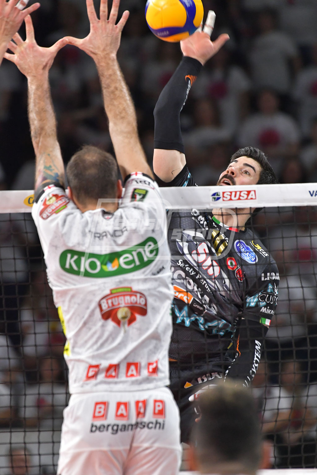 B96BBDF2-C085-4939-BC03-C6E03FD81E6E