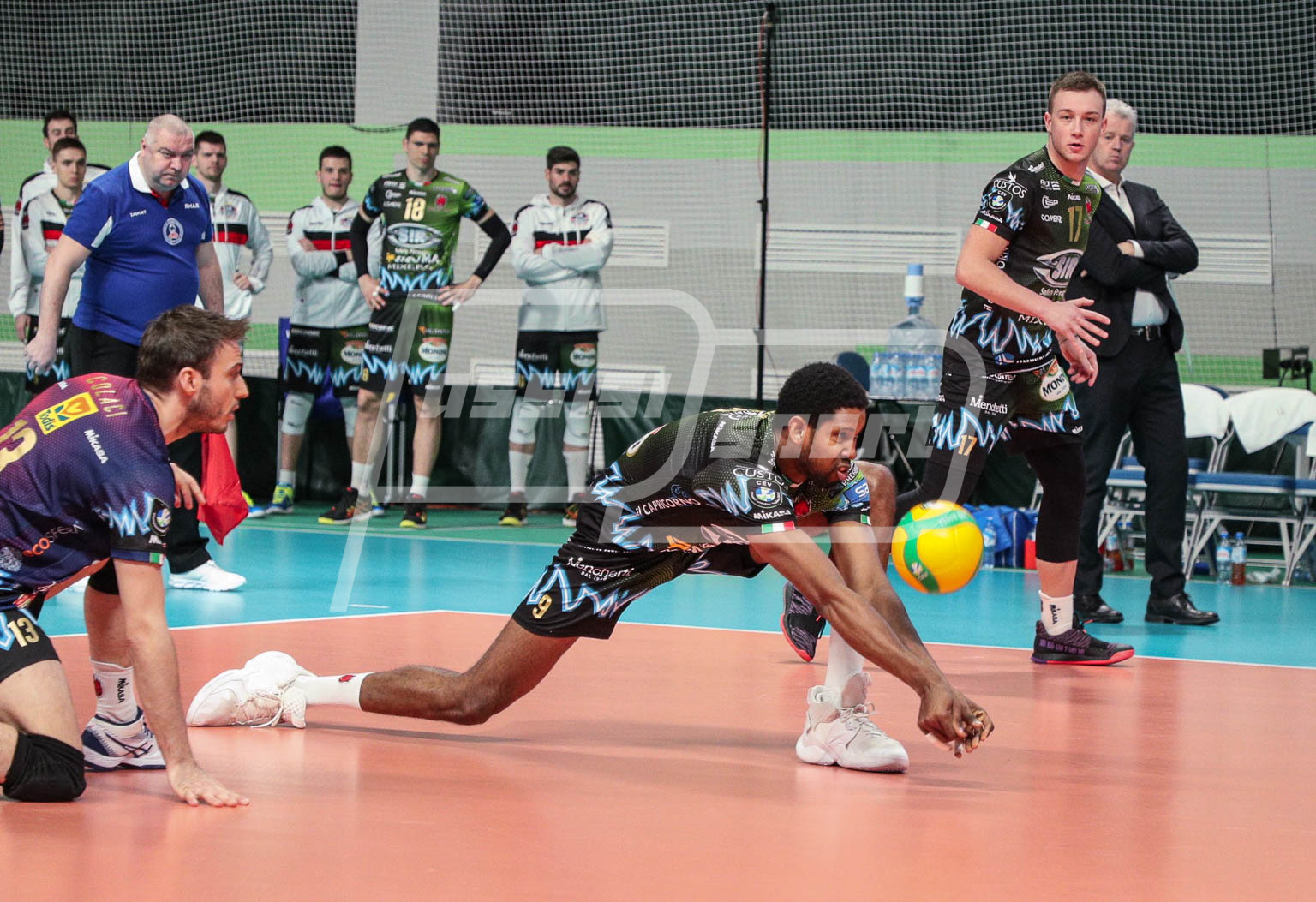 C9B6DCA0-018B-44E1-BE04-3CDA2983E6FC