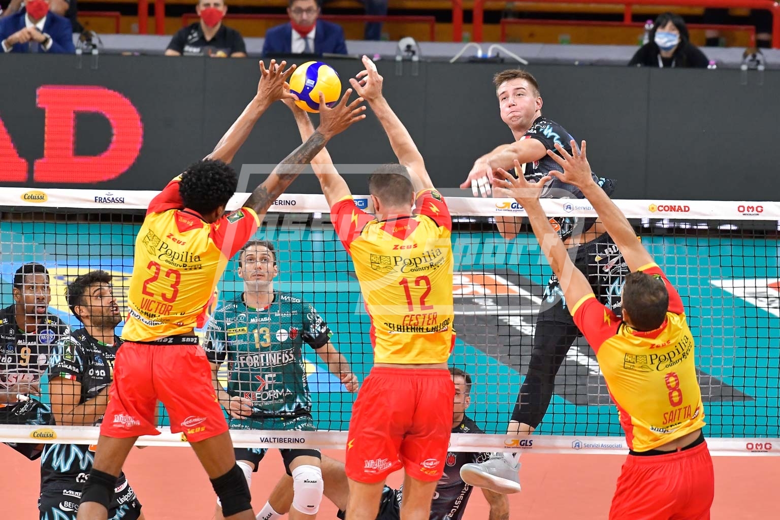 05FD015F-363C-4134-A1F0-12D549C78683