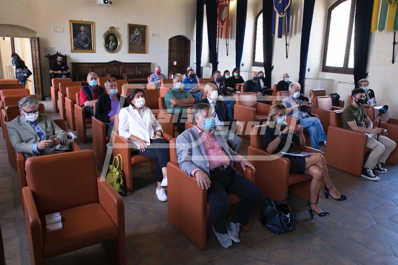 0D365D93-ABE4-4CE8-BA92-273A6668309F