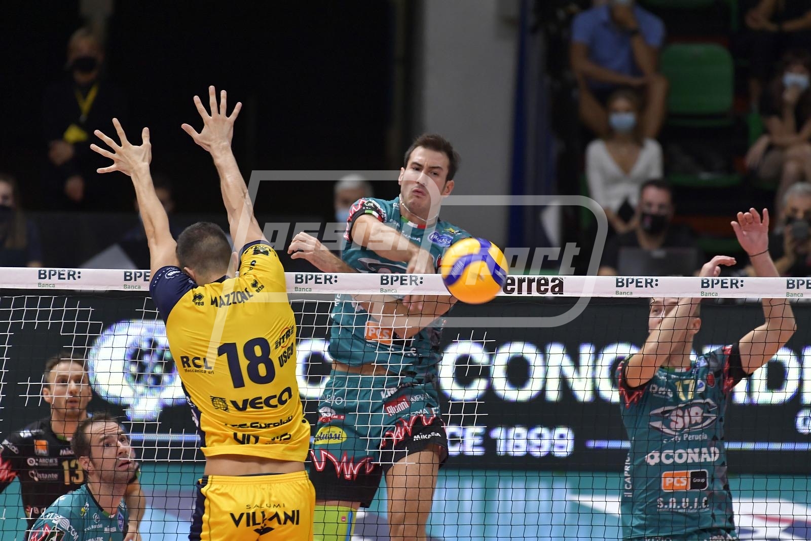 B8E03C93-D4C2-4A83-A395-153FCC817E81