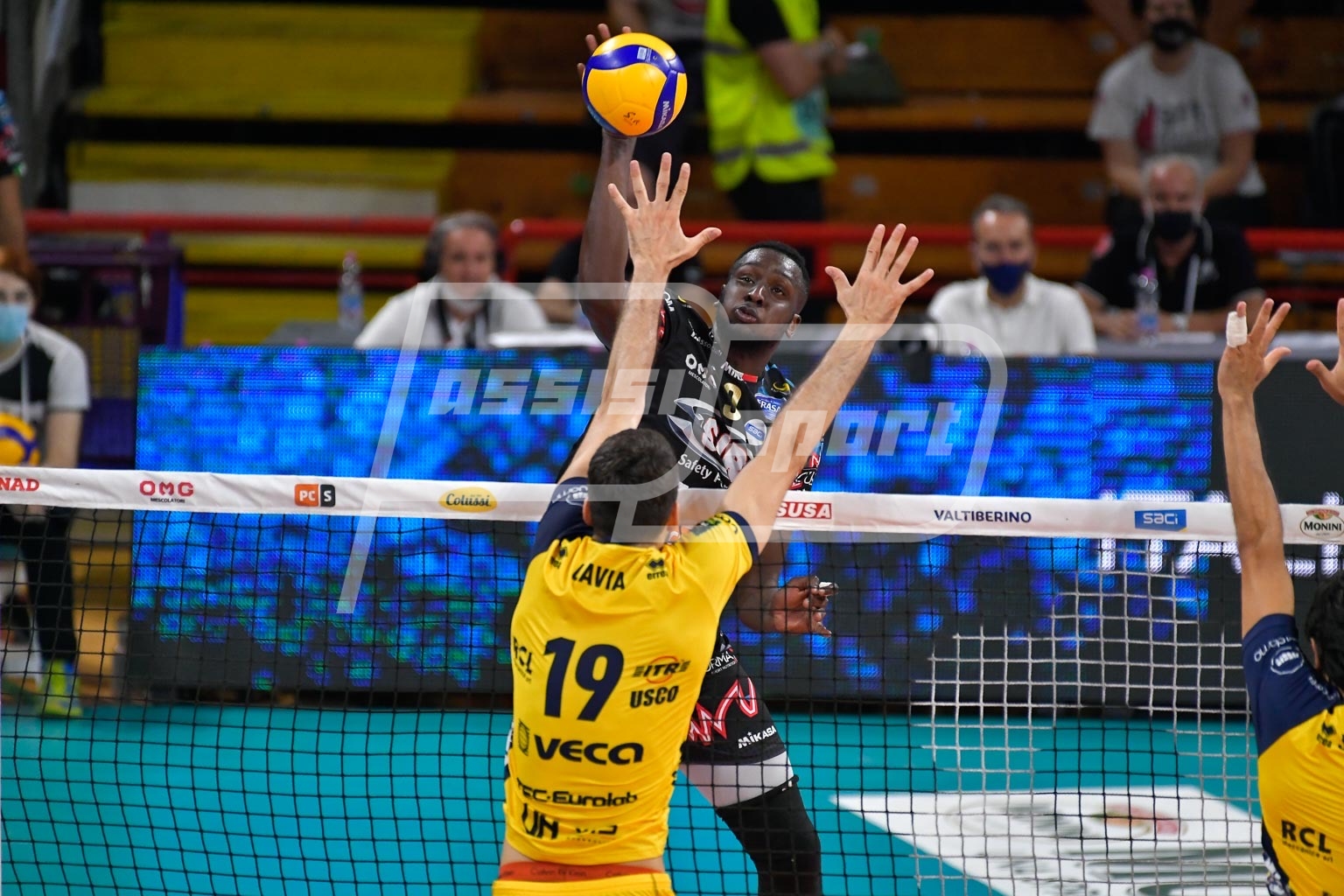 C900E442-4B7B-4D20-BE0B-6E69C572B89D