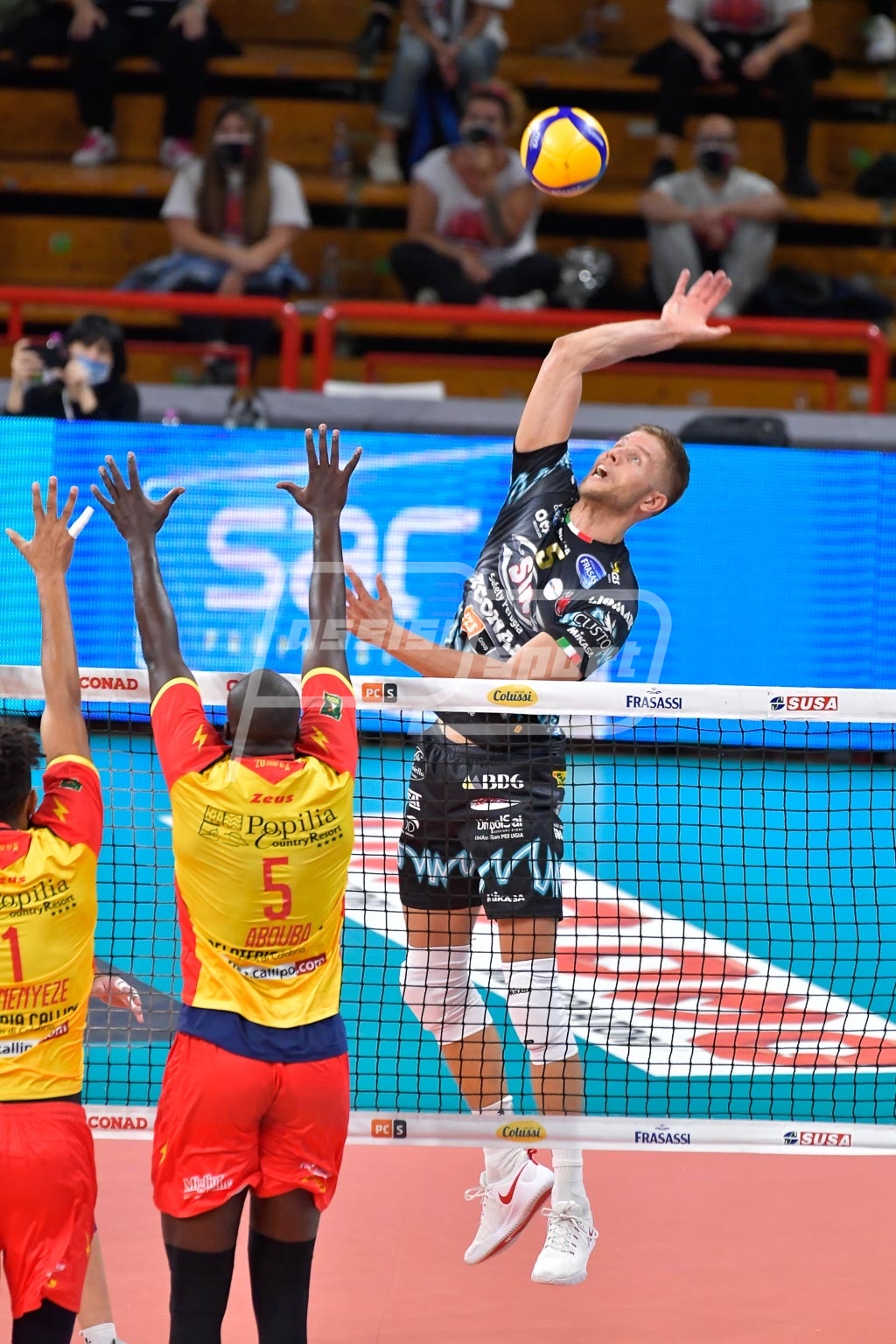 F1DFD5C2-8F9B-4308-9593-4A910611651A