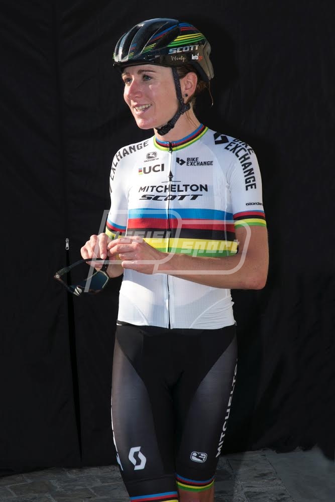 FF12B564-34C1-4FB9-82E3-1DEBCC29C913