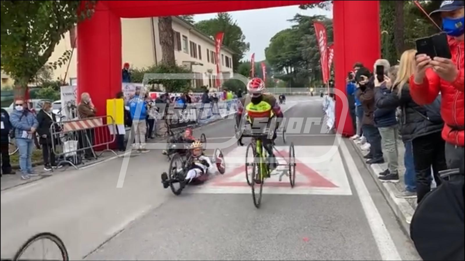 5C780F8E-6D58-43DE-9473-C12E7619A351