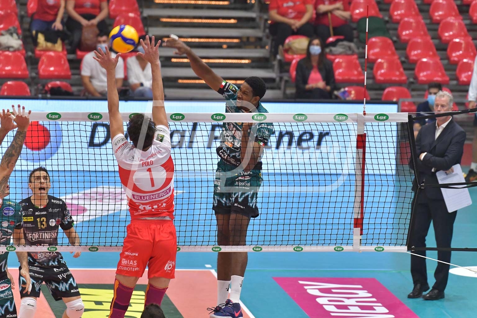 8465CB6B-BBFA-4CF8-8B71-DBD175009982