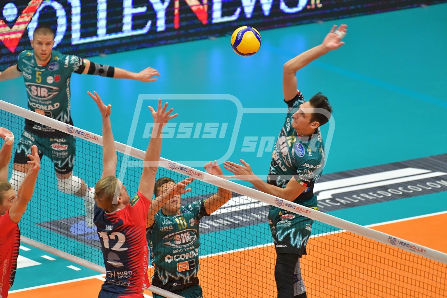 4C181151-A725-407F-89E9-93F2AF81B00E