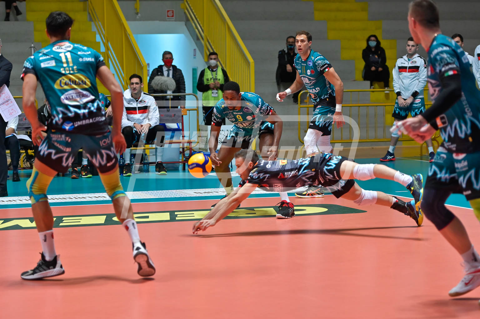 64A1BD5C-73DC-4A32-B53E-99CF2200B759