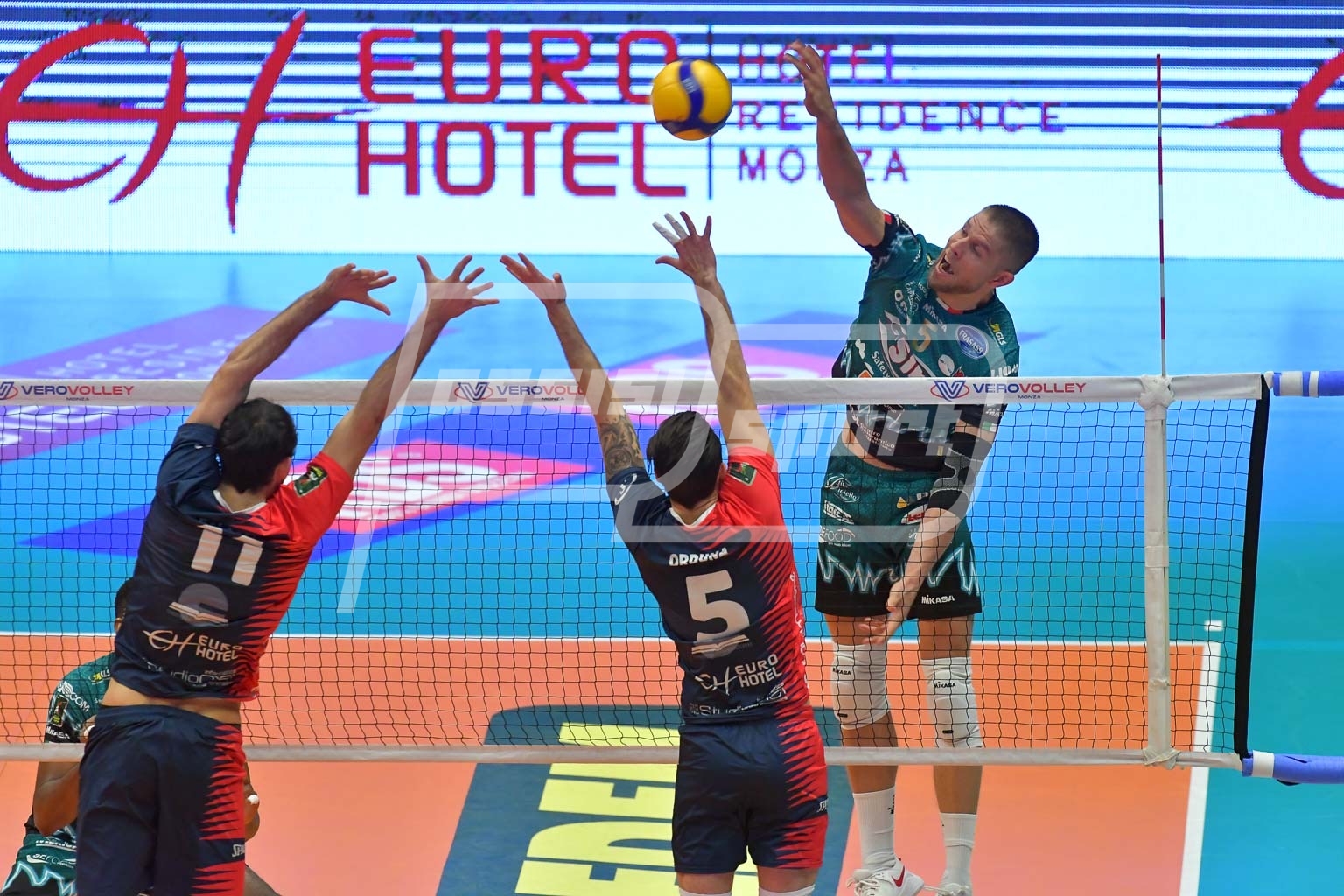 9C20C701-BC66-46C7-A79D-07630C7E32F9