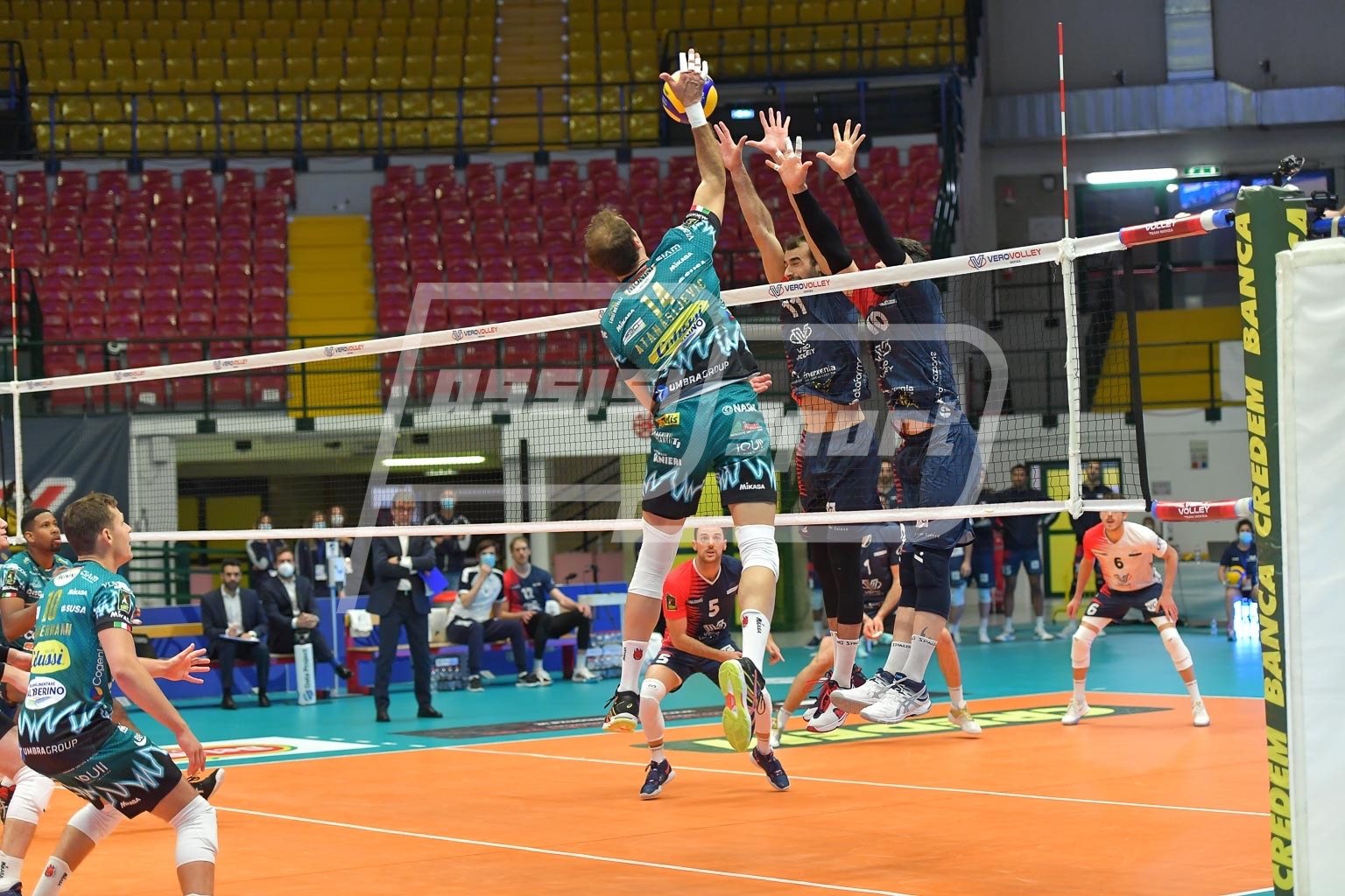 ADFCC079-C4A2-4298-B834-0F900179303A