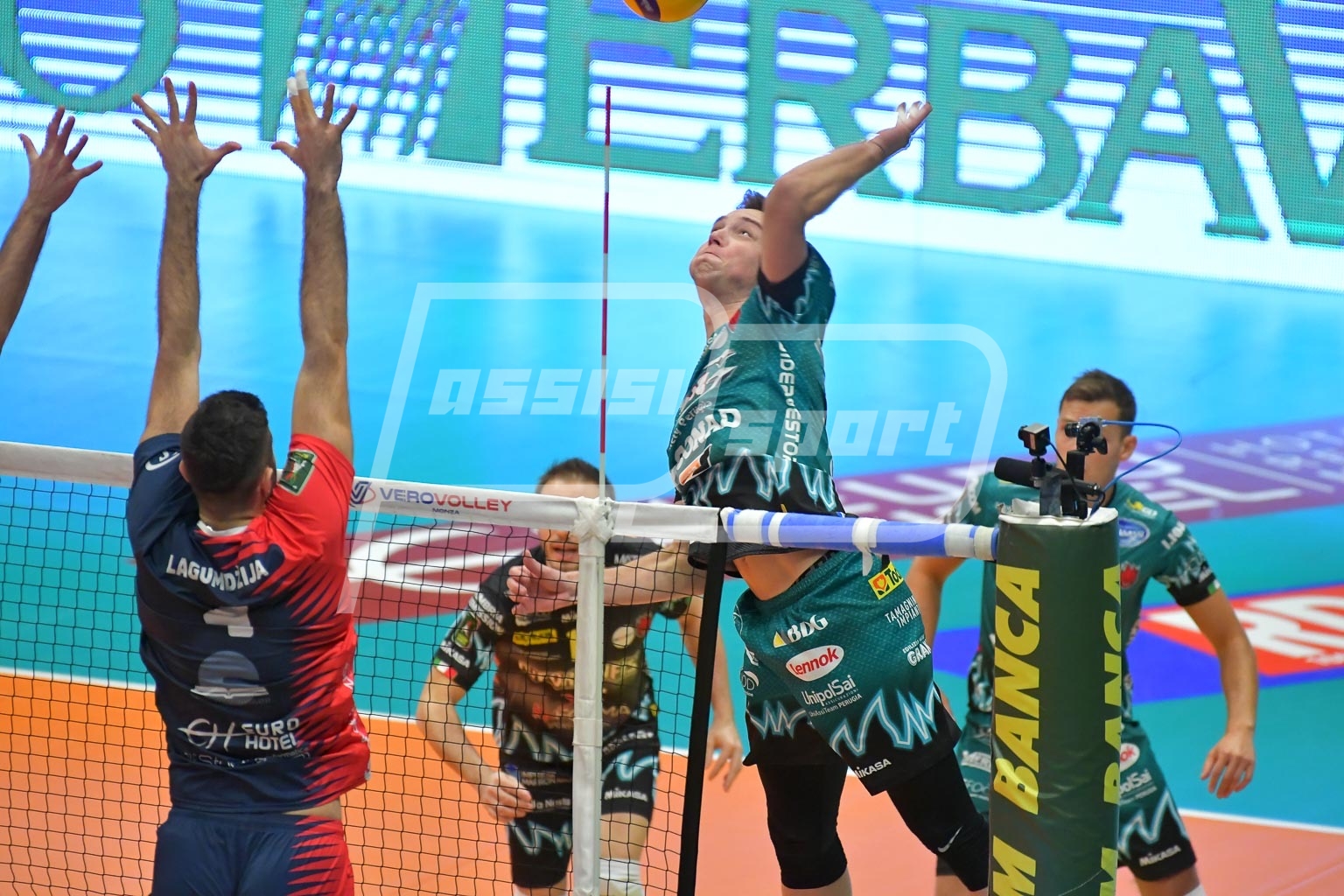 F1327E87-C026-490B-8108-5908FCFAC056