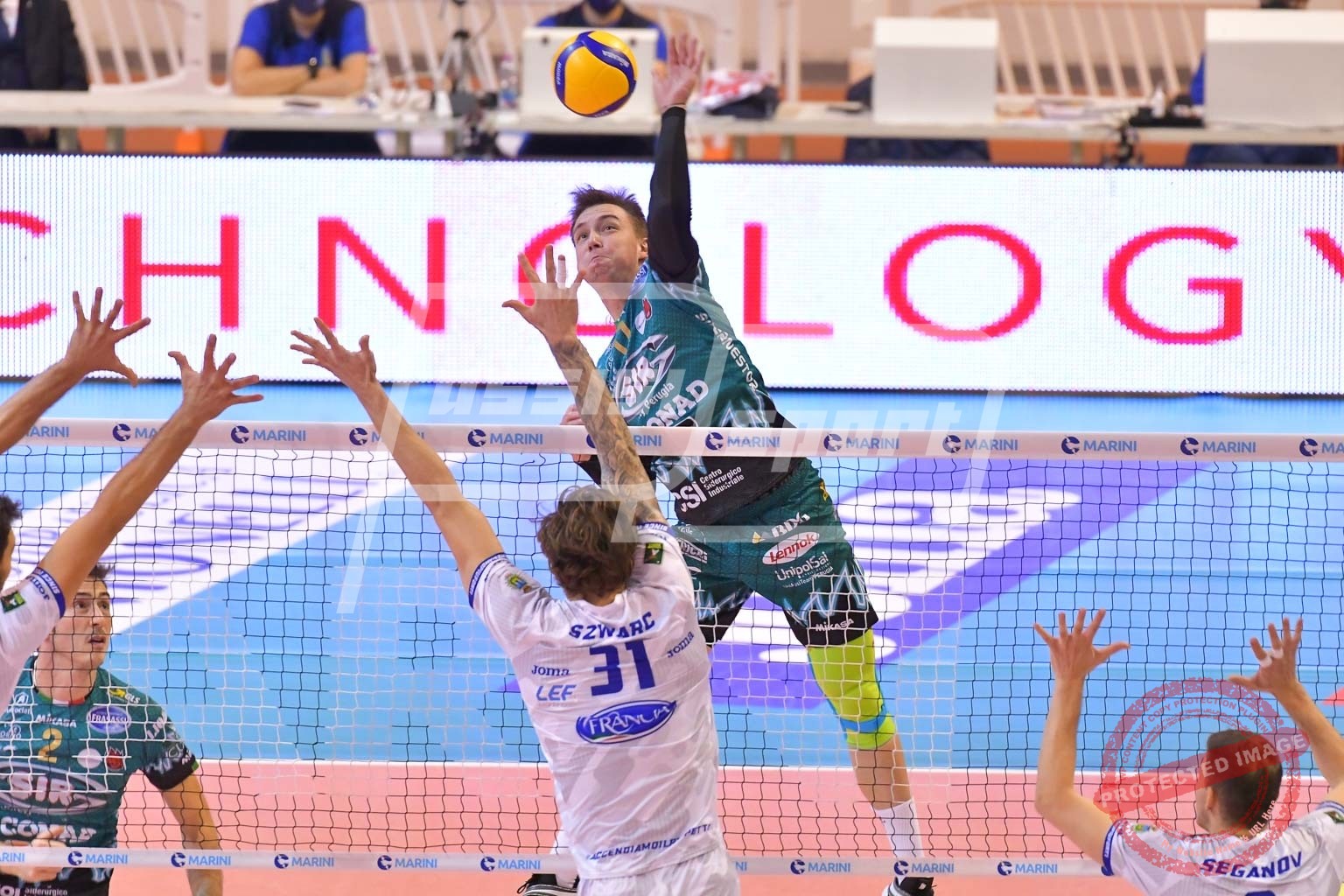 3A520CAC-1AF4-4E54-888C-58752DEC619C