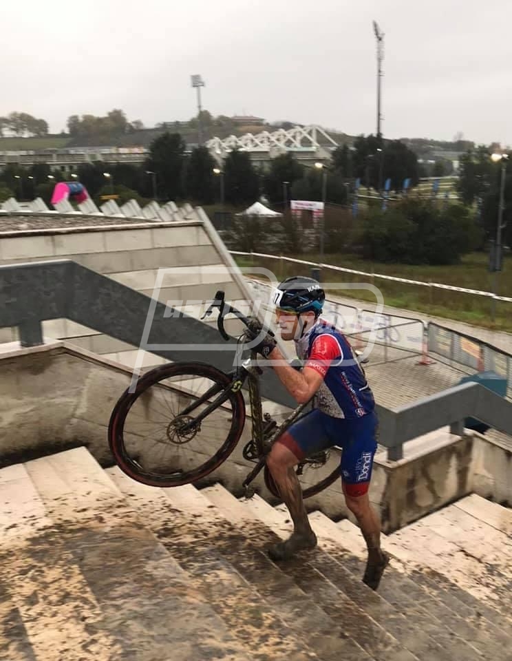 402108D9-97F8-406A-A172-FB217C27C1AA