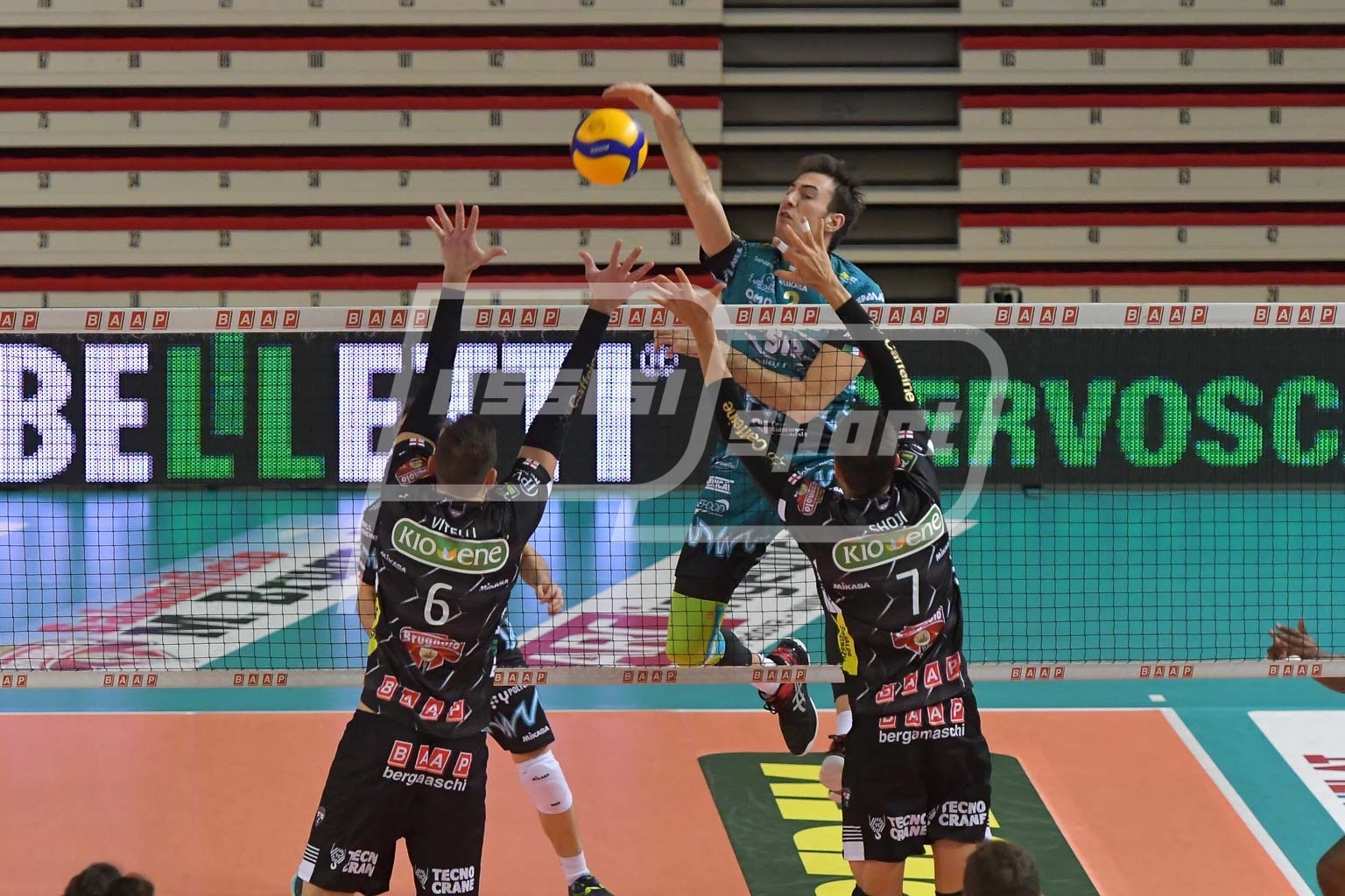 589F4E44-1A34-4186-AACB-AA3F17B67B63