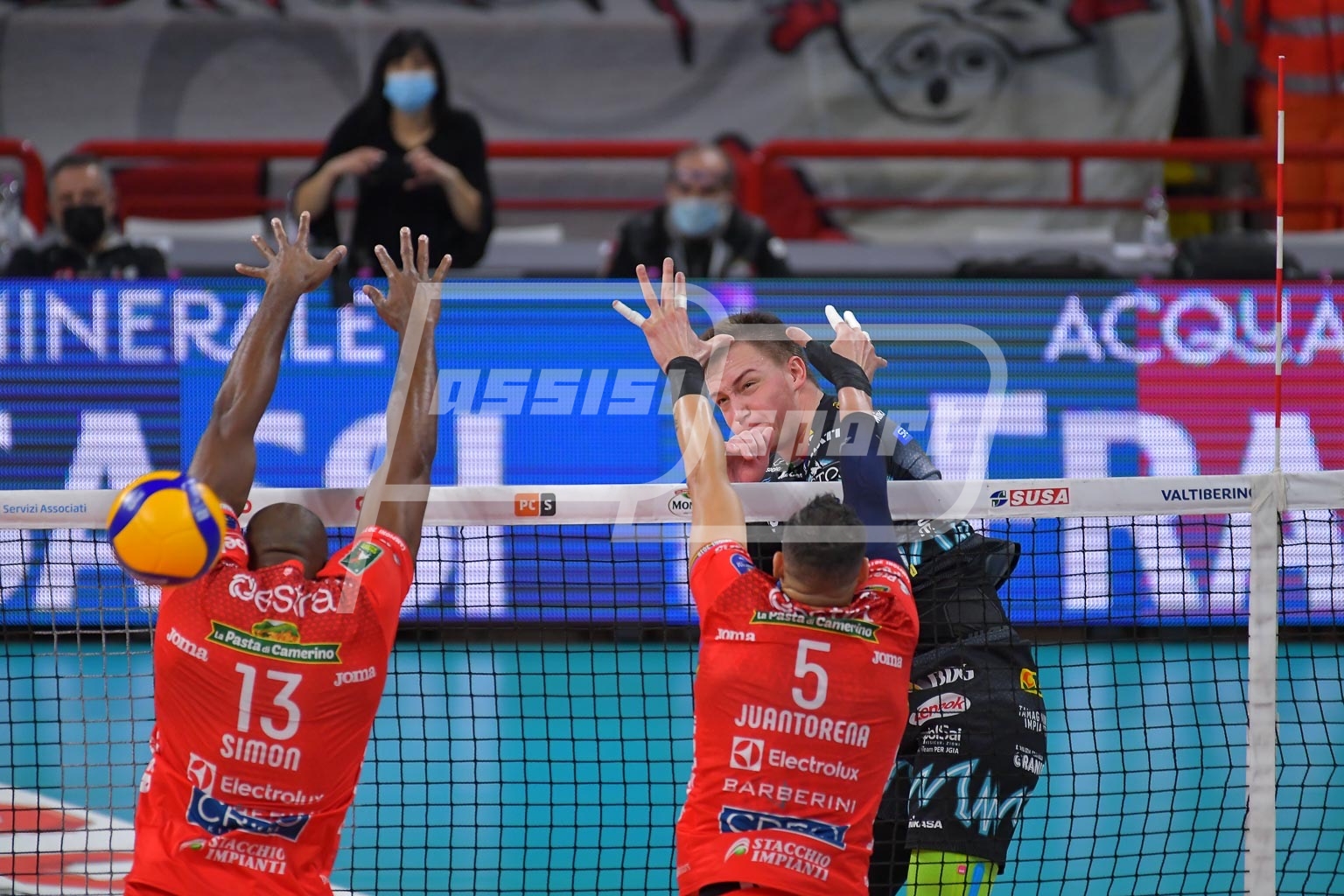 6646F0F1-236A-4002-B10E-378A367C51FF