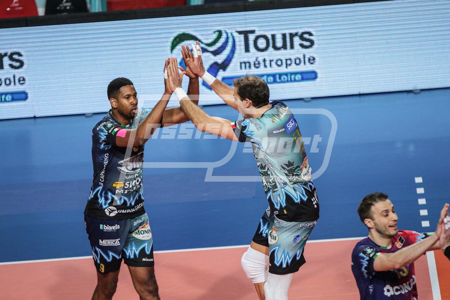 7D03ACFE-5212-4989-B752-472C1DA9F674