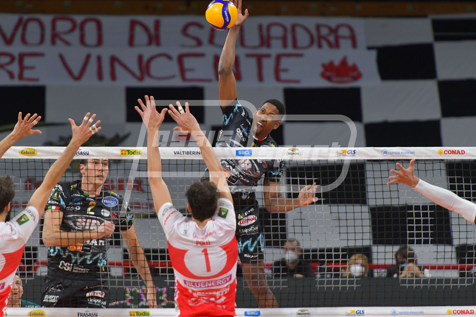 94318972-84E0-4C0A-8C80-74DE11FBDA70